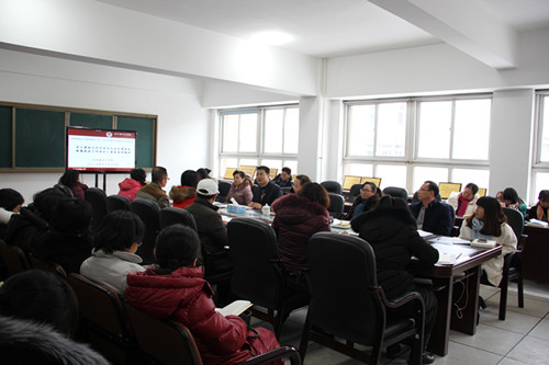 5857903629334.jpg 1李福岩书记主持座谈会_副本.jpg